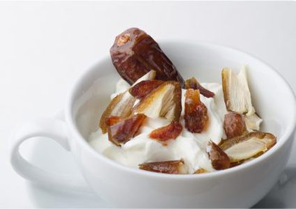 إكتشفي مضار حمية التمر واللبن!