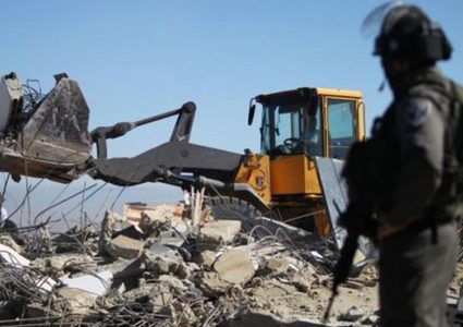 الاحتلال يهدم مغسلة مركبات وسورا في سلوان وغرفة في بيت حنينا