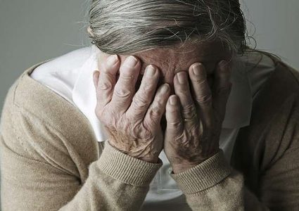 ارتفاع الكولسترول يقي كبار السن من الخرف