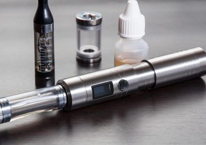 أيهما أكثر ضرراً السجائر الإلكترونية أم العادية؟