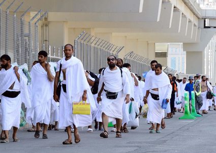 2100 معتمر يغادرون الضفة اليوم