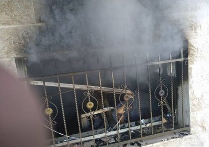 الدفاع المدني يخمد حريق منزل في بلدة كفر الديك