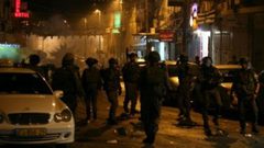 اصابات في مواجهات عزون والاحتلال يحظر التجول فيها ويغلق مداخلها