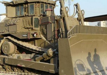 انقلاب جرافة للاحتلال قرب الحدود شمال غزة