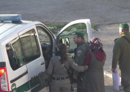 اعتقال فتاة بزعم محاولتها تنفيذ عملية طعن