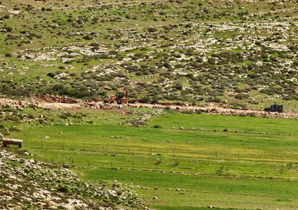 الاحتلال يشدد الخناق على بلدة بيت دجن