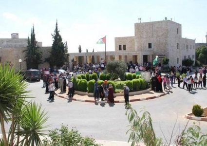 التربية تستنكر اقتحام وحدة مستعربين لجامعة بيرزيت