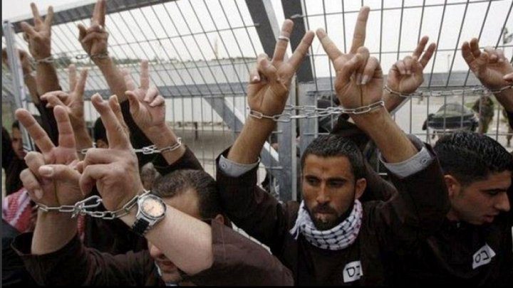 10 أسرى يدخلون أعوامًا جديدة في سجون الاحتلال