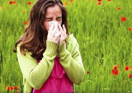 بالفيديو.. الأعراض التي يعاني منها مصابين حساسية الربيع