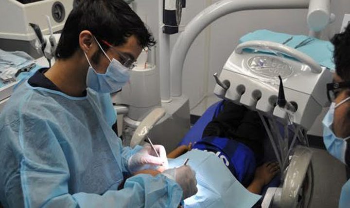 الصحة تغلق عيادة طبيب أسنان