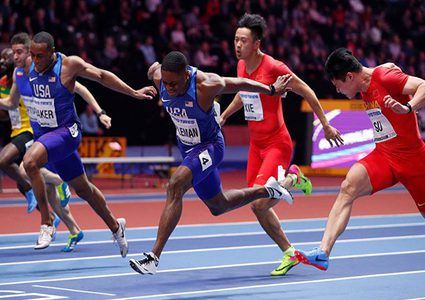 عصابة تهاجم عداء بهدف قطع ساقيه بمنشار!