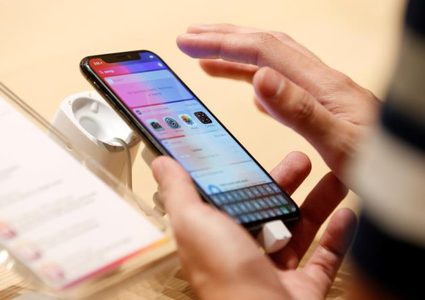 لماذا لم يشتري عشاق آيفون الهاتف الجديد؟