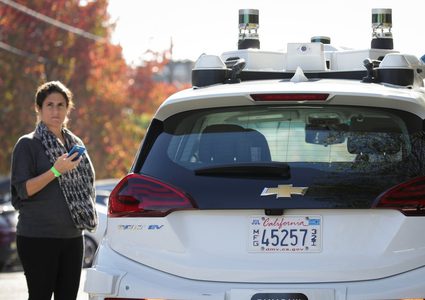 لماذا يقوم البشر بمهاجمة السيارات الذاتية القيادة!