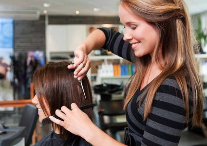 أشياء يجب أن تقوليها لمصفف الشعر قبل قص شعرك!