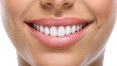 افضل خلطات لتفتيح الشفاه في اسبوع