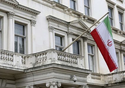 إيران تستدعي سفير بريطانيا وتتوعد بالرد على تصرفات شرطتها