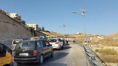 الاحتلال يعرقل حركة المركبات على حاجز “الكونتينر”