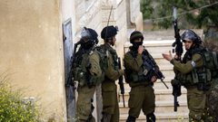 الاحتلال يستدعي مواطنين من بيت لحم ويعتدي على شاب