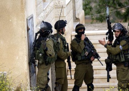 الاحتلال يستدعي مواطنين من بيت لحم ويعتدي على شاب