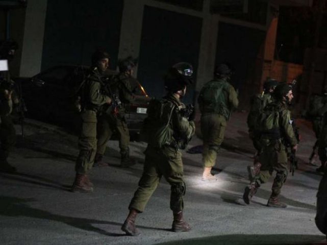 الاحتلال يقتحم مخيم عين السلطان ويعتقل 3 شبان