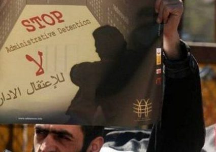 الأسرى الاداريون يهددون بالتصعيد