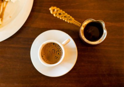 لتستمتع بالقهوة.. لا تخلط هذه المكونات معها