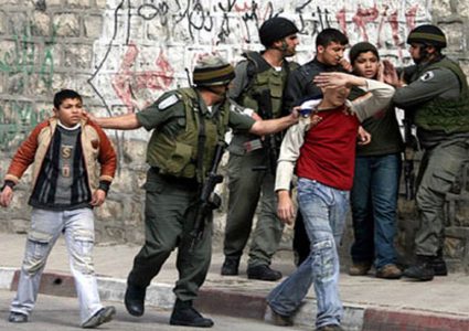 غرامات باهظة بحق 69 طفلا بمعتقل "عوفر" الشهر الماضي