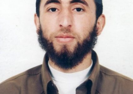 ما وراء القضبان.. أسير لم يتعرف إلى والدته اثناء الزيارة