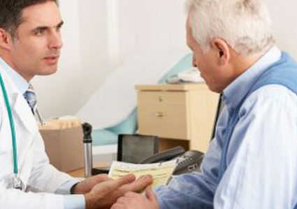 اعراض سرطان القفص الصدرى أبرزها آلام الضلع والصدر