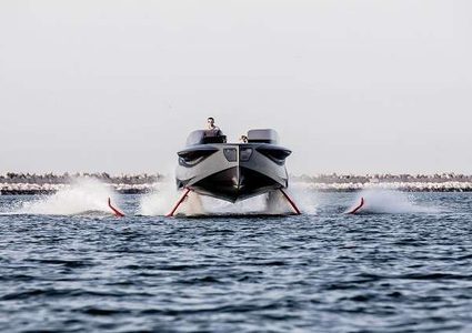 "اليخت الطائر" في لقطات مذهلة!