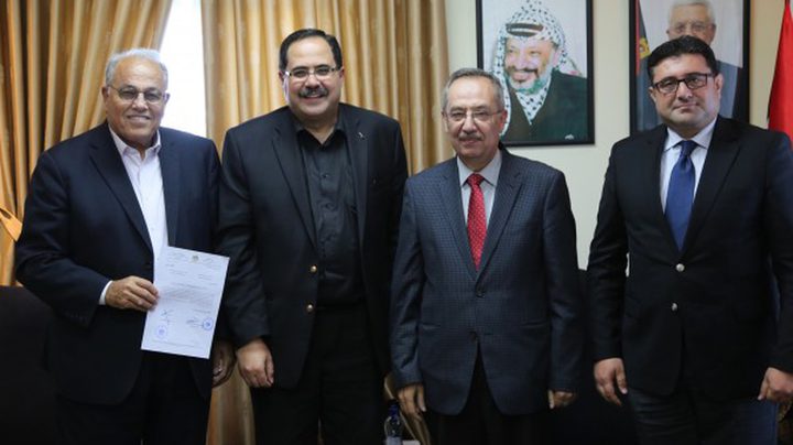 جامعتا النجاح الوطنية والعربية الأمريكية تتسلمان من الوزير صيدم اعتماد برنامج ماجستير العلاقات العامة المعاصرة