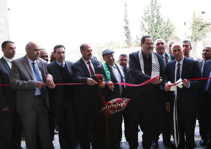 صيدم يفتتح مدرستين ويضع حجر الأساس لعدد آخر في شمال الخليل