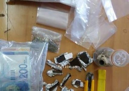 الشرطة تقبض على تاجر مخدرات