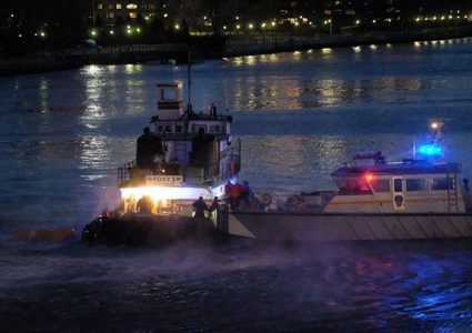 مقتل 5 أشخاص جراء سقوط مروحية في نهر بنيويورك