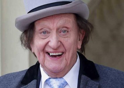 وفاة أسطورة المسرح الاستعراضي البريطاني