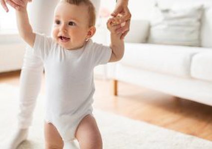 كيف تقوم بتقوية عظام طفلك الرضيع بخطوات بسيطة ؟