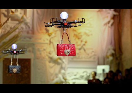 فيديو.. للمرة الأولى عرض حقائب بالطائرات