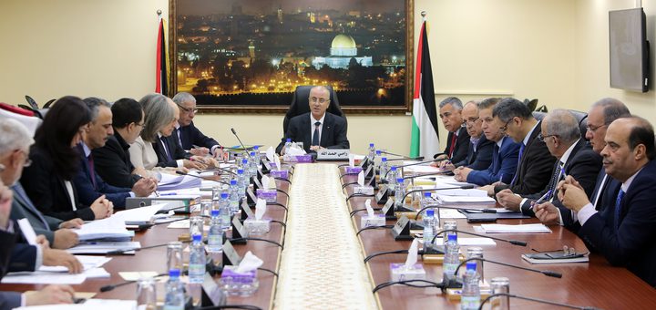 مجلس الوزراء: يطالب المجتمع الدولي بتحمل مسؤولياته وتوفير الحماية الدولية لشعبنا