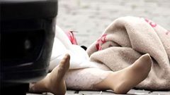 ليلة أمس.. العثور على جثة سيدة ملقاة على الشارع