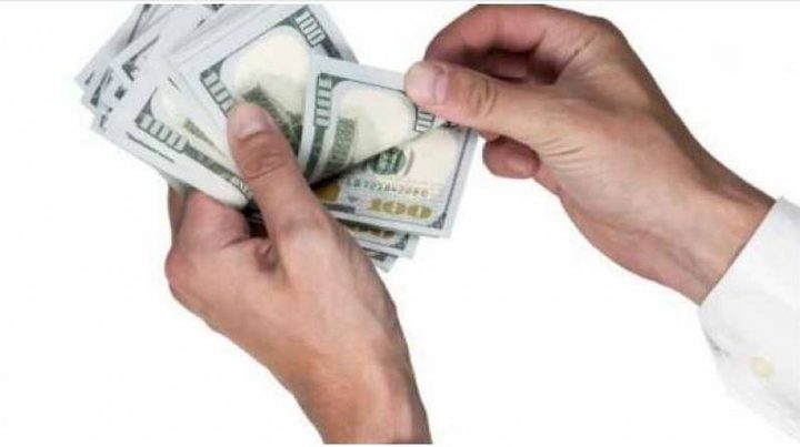 دراسة تحدد السن "الأصعب ماديا" بحياة الإنسان