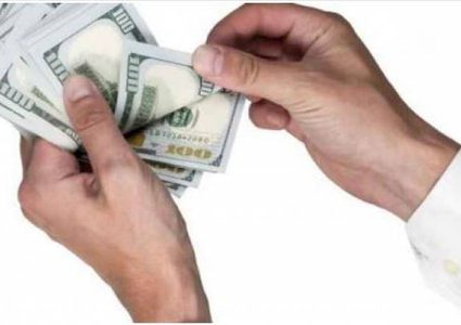 دراسة تحدد السن "الأصعب ماديا" بحياة الإنسان