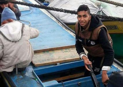 الاحتلال يسلم جثمان الصياد أبو ريالة لذويه في غزة