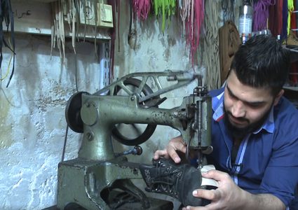 الإسكافي.. حرفة تستمد استمراريتها من إصرار ممتهنيها (فيديو)