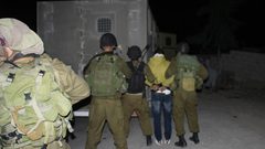 القدس: الاحتلال يعتقل شابا في بلدة حزما