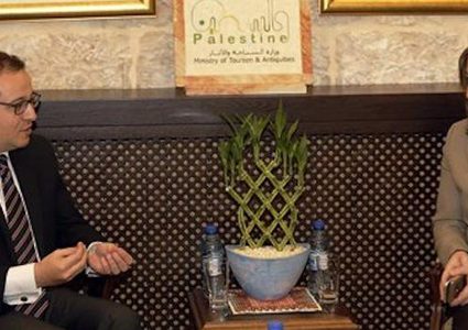 معايعة تبحث مع السفير المصري التعاون السياحي