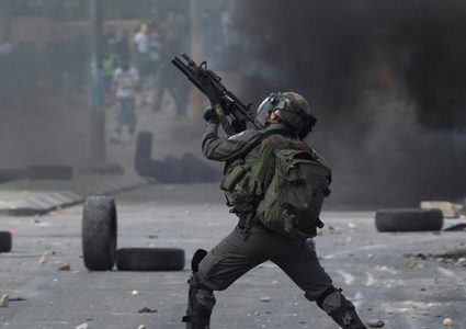 إصابة عشرات المواطنين في مواجهات مع الاحتلال في العيزرية