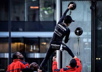 55 عاما ويتحدى ناطحات السحاب