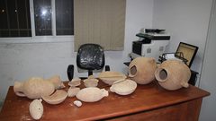 الشرطة تقبض على شخص بحوزته مواد و قطع اثرية فخارية