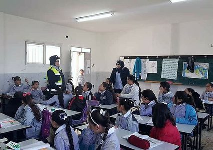 مركز الشرطة المتنقل يستهدف أكثر من ألف مواطن في بلدتي عراق التايه وتلفيت (صور)