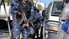 الشرطة تلقي القبض على ثلاثة اشخاص وتضبط حجر اثري يعود للعصر الروماني